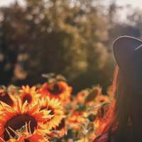 Repos ☀️ 

Après ce voyage d'été solaire et ces derniers mois intenses, il est temps pour moi de prendre enfin un peu de repos 🙏🏻🌾 

Pour continuer à vous partager de la magie, il faut aussi que je prenne soin de la mienne ✨️ Retrouver de belles énergies pour préparer nos prochains voyages et cette fin d’année qui s’annonce déjà merveilleuse 🧡 

J’ai déjà hâte de vous dévoiler nos nouvelles aventures 🍁🧙🏻‍♀️ 

C’est toujours un peu difficile pour moi de décrocher de ce métier passion, de vous laisser, de lâcher prise.. Mais il faut savoir le faire pour mieux se retrouver 🫶🏻 

L’atelier sera donc en vacances du 1er au 31 août ☀️ 

Je serai sûrement par ici de temps à autre, vous partagerez peut être quelques instants volés, mais je ne répondrai à aucun message pour l'atelier sur les réseaux avant le 31 août 🙏🏻 

La boutique, elle, reste ouverte mais toutes les commandes ne seront envoyées qu'à partir du 1er septembre.
Merci de votre patience 🫶🏻 

Pour toute urgence ou question importante, merci de passer directement par la boîte mail de la boutique, qui sera lue quotidiennement 💌 

Merci encore pour votre soutien si précieux 🧡 

On se retrouve très vite, 
avec magie 🔮
Prenez bien soin de vous 🙏
Cy 🌙 

#cybijoux #metalsmith #grateful #love