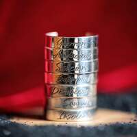 Concours Insolentes ❤️🔥
Un bijou pour vous ramener à vous, pour vous reconnecter à votre pleine puissance et à votre liberté de choisir votre propre voie ❤️🔥
Soyez Insolentes 🧙🏻♀️🔥
Vous êtes très nombreuses et nombreux à nous avoir rejoint ici ces dernières semaines et je vous souhaite à tous la bienvenue, nous sommes dorénavant plus de 16 000 âmes à partager ici cette belle aventure avec magie, c'est fou 🙏🏻
Merci infiniment pour votre présence, votre soutien et votre confiance 🖤
Alors pour fêter ça ensemble et vous faire plaisir, je vous offre votre bague Insolente ❤️🔥
Pour participer :
🧙🏻♀️Être abonné(e) au compte
🔥 Dites-moi en commentaire celle qui vous appelle : Guerrière, Sorcière, Insolente, Sauvage, Audacieuse, Indomptable, Désobéissante ?
✨ Invitez des âmes libres qui pourraient entendre cet appel et découvrir mon travail
⚔️ Repartager la publication (avec les deux petites flèches 🔄)
🖤 Bonus : partager cette publication en story, en me mentionnant afin que je puisse la voir, pour doubler votre participation ✨
Je tirerai au sort l’une ou l'un d’entre vous pour recevoir sa bague Insolente. La ou le gagnant(e) sera annoncé(e) en story lundi 25 mai ✨️
Bonne chance à tous 🍀
Peut-être que cette fois, ce sera la vôtre 😏
Avec magie et amour 🖤
Cy 🌙
⚠️ Si vous recevez une demande d'un compte avec mon nom et mon logo spécialement pour le concours, ce n'est pas moi.
Je n'ai qu'un seul et unique compte, celui-ci 🙏
Si vous avez le moindre doute, contactez-moi.
#cybijoux #metalsmith #jewellery #artist #womensupportingwomen