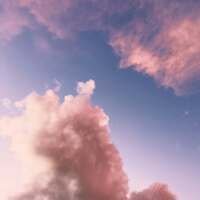 Les Couleurs du Ciel 🌅☁️✨ 

Il est temps de reprendre la route vous ne pensez pas ? 🩷 

Un nouveau cycle commence.
Sous un nouveau ciel, vaste et lumineux ✨ 

Pour accueillir le printemps, honorer le retour de la clarté et célébrer les nouveaux possibles 🌸 

Pour cette première collection de l’année, je vous invite à lever les yeux.
À entrer dans un voyage céleste, là où les nuages font des promesses et où chaque nuance du ciel porte une émotion 🩷 

Le ciel raconte toujours une histoire..
Dans chancune de ses couleurs, il y a de la magie, du mouvement, des commencements 🌅 

Cette nouvelle collection c'est un  chemin tracé entre nuages et horizons, pour celles et ceux qui savent lire les signes dans chaque reflet du jour ☁️ 

Notre voyage commence ici.
Au coeur un ciel rose, doux comme une caresse 🩷 

Une promesse murmurée à l'aube 🌅 

Voici la première photo d'illustration qui accompagnera vos jolies commandes de cette collection 🩷 

Vous connaissez ma fascination pour le ciel, cela fait des mois que je prépare cette nouvelle collection, qui d'ailleurs vous réserve bien des surprises 🤫 J'espère que ce nouveau thème vous plaira autant qu'à moi 🙏🏻 

La nouvelle collection ~ Les Couleurs du Ciel ~ sortira le lundi 23 mars à 20h 🌅☁️✨

#cybijoux #jewelry #jewellery #skylovers #magical