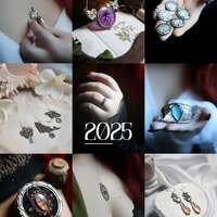 2026 ✨️

Merci, 2025 🤍
Merci pour chaque bijou né, choisi, adopté et chéri 🙏🏻
Merci pour les voyages partagés ensemble, pour la magie, par la lumière ✨
Merci pour les rencontres fabuleuses, pour l'amour, pour chaque main tendue vers moi et mon travail 🐈‍⬛ Merci pour les silences habités, pour chaque commande passée qui allument une flamme précieuse 🕯️
Merci pour votre présence, vos mots et votre confiance 🤍

Merci d'avoir passé cette incroyable année à mes côtés, de l'avoir rendue si spéciale et remplie d'émotions. Merci d'avoir exploré toutes ces contrées lointaines avec moi et d'avoir fait vivre notre magie précieuse 🧙🏻‍♀️

Maintenant, bienvenue à 2026.
Une nouvelle porte s’ouvre.
D’autres talismans attendent de naître et d’autres histoires se murmurent déjà dans l’ombre.. 🔥

Que cette année soit douce, inspirée,
pleine de sens et de liens véritables 🤝🏻 Je suis heureuse de continuer ce chemin avec vous et j'ai déjà hâte de découvrir toutes les belles aventures que 2026 nous réserve ✨

Et vous, vous êtes prêts 😏 ?

Je vous souhaite que 2026 vous soit lumineuse, à votre image, remplie de magie, de grandes aventures, d'accomplissement, de bonne santé, de douceur, de paix, d'amour et de tout ce qui résonnera en votre cœur 🤍

De mon côté, je prends le temps de bien me reposer pour vous revenir pleine d'énergie. 
L'atelier est en congé jusqu'au 18 janvier 🗓️
Mais en attendant mon retour, les toutes dernières pièces disponibles en boutique sont à prix doux rien que pour vous ✨

On se retrouve très vite 🤍
Avec amour et magie
Cy 🌙

#cybijoux #happynewyear #metalsmith #jewellery #wish